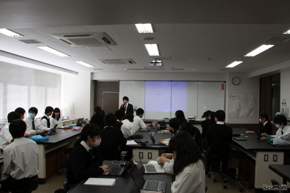 高校生の研究授業、発表風景