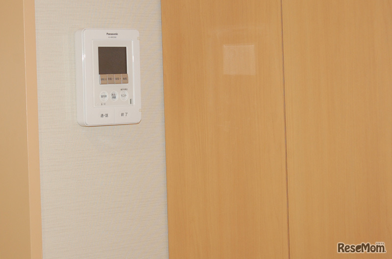 入室時には、お子さんがインターホンを押し、シーダーが入口まで出向いてドアを開ける