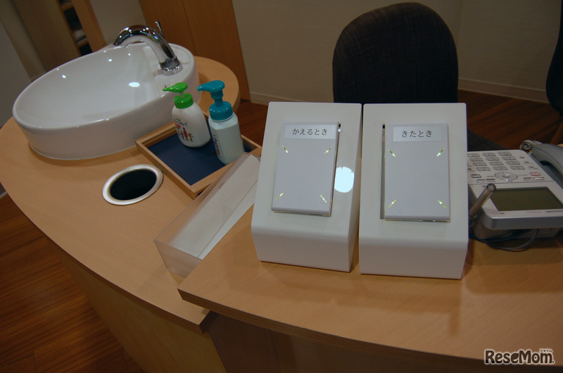 Felicaカードを利用した入退室管理システムで、入退室時には保護者に連絡メールが届く