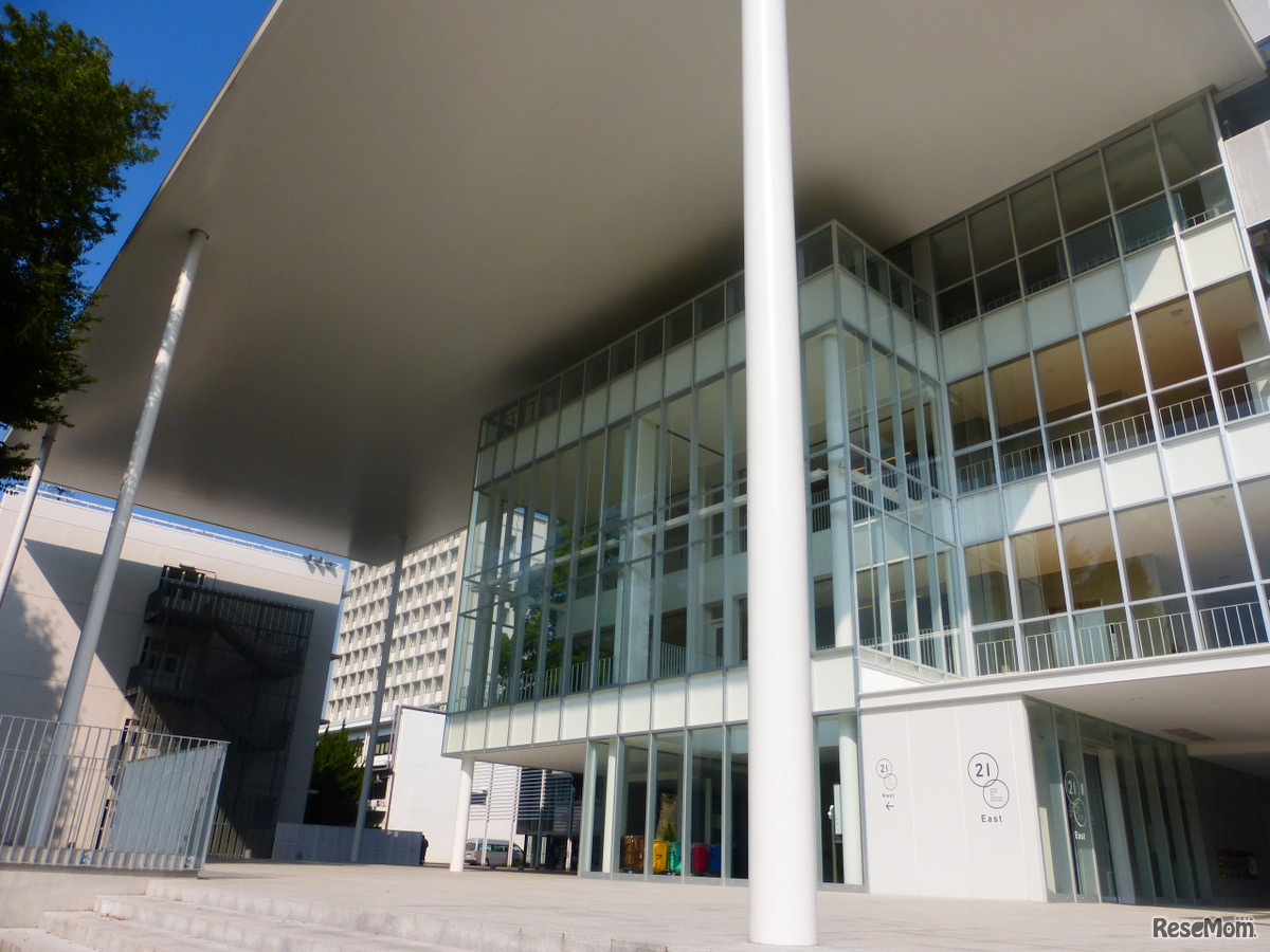 東大駒場キャンパス、2014年に竣工した新校舎「21 KOMCEE」