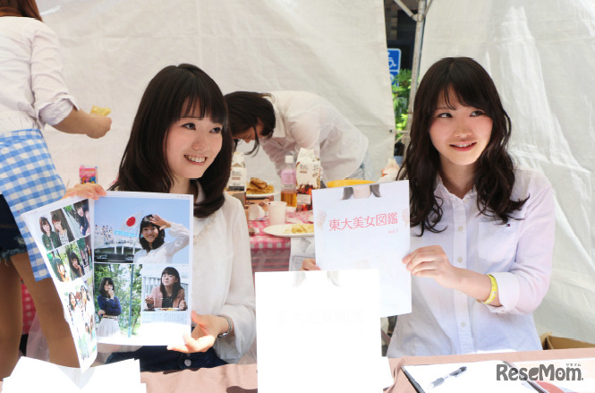 五月祭でのvol.1 販売の様子（2014年5月）