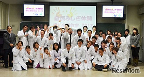 自然ふしぎ体験 ～理科実験教室～ （昨年の様子）