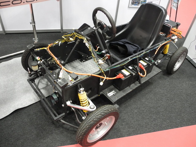 モディーが開発した小型EV「PIUS（ピウス）」