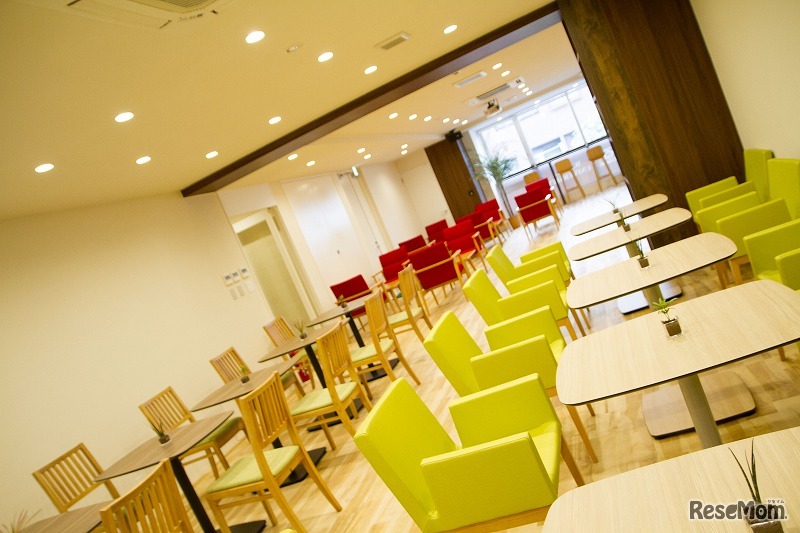 知るカフェ　早稲田大学前店