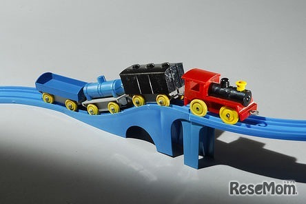 初代「プラレール（プラスチック汽車・レールセット）」1059年