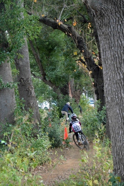 小学生や中学生が担いで走る「TCF シクロクロス大会」が参加者募集