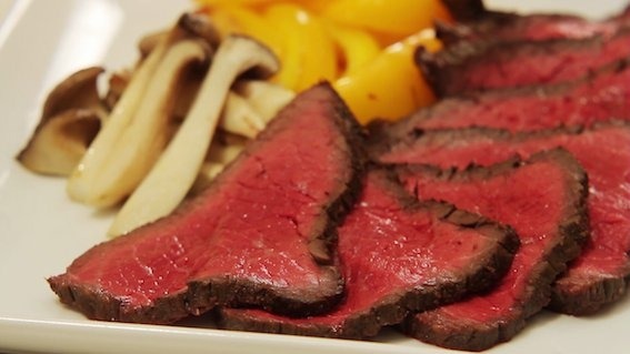 フライパンで手軽に！ローストビーフ（mnmemo氏）