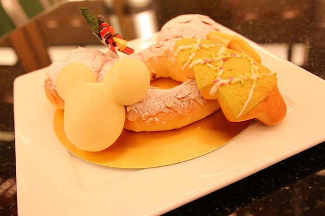 “クリスマスホリデー”スペシャルブレッド／「デリカフェ チックタック・ダイナー」