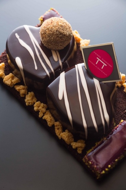 「ピエール・ガニェール パン・エ・ガトー」ハートの形をしたアントルメ「クール・ショコラ」（2,160円）。