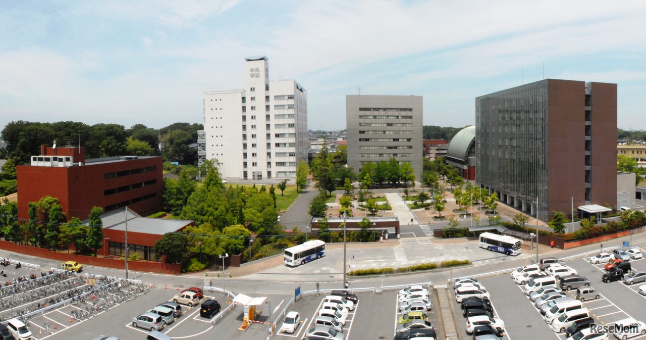中央学院大学、大駐車場を完備