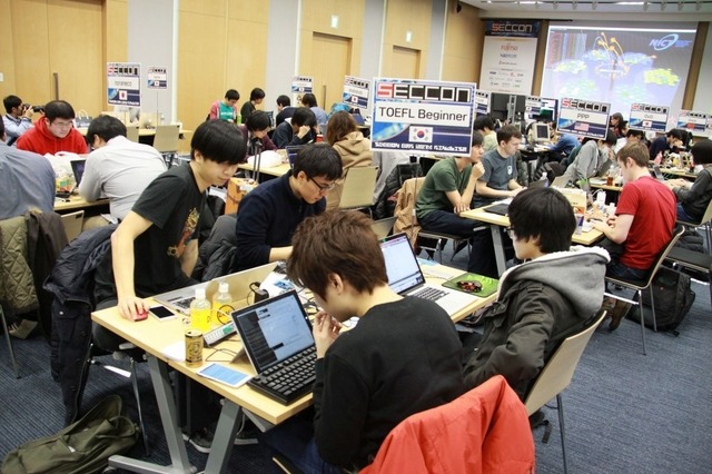 競技中の 「TOEFL Beginner」 チーム