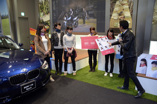 BMWと女子大生がコラボ…BMW Motorradイメージしスカーフをデザイン