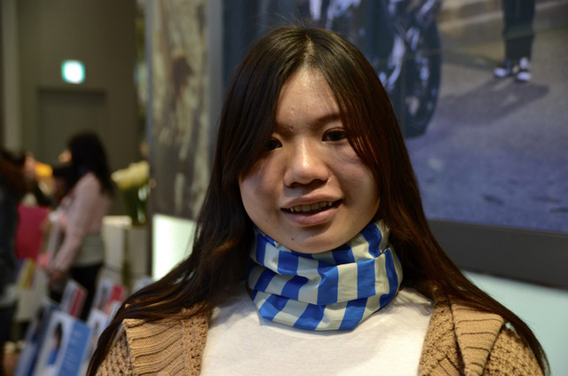 BMWと女子大生がコラボ…BMW Motorradイメージしスカーフをデザイン