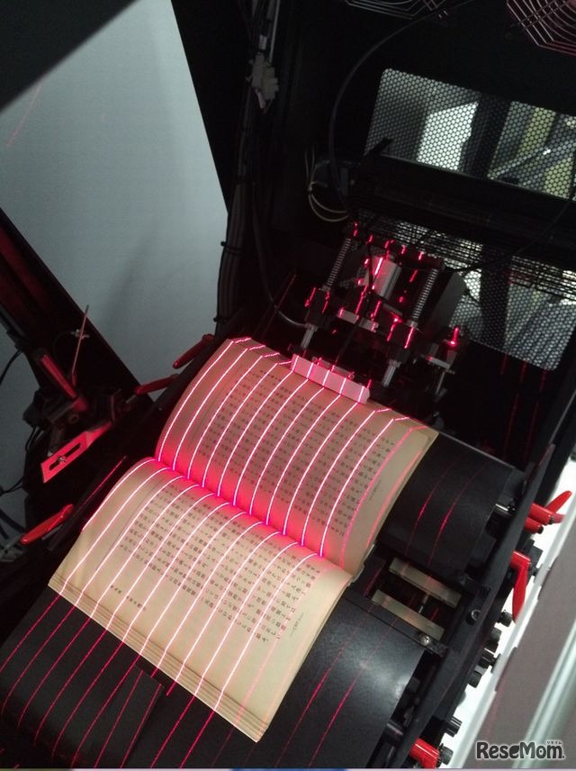 高速ブックスキャナー（拡大）