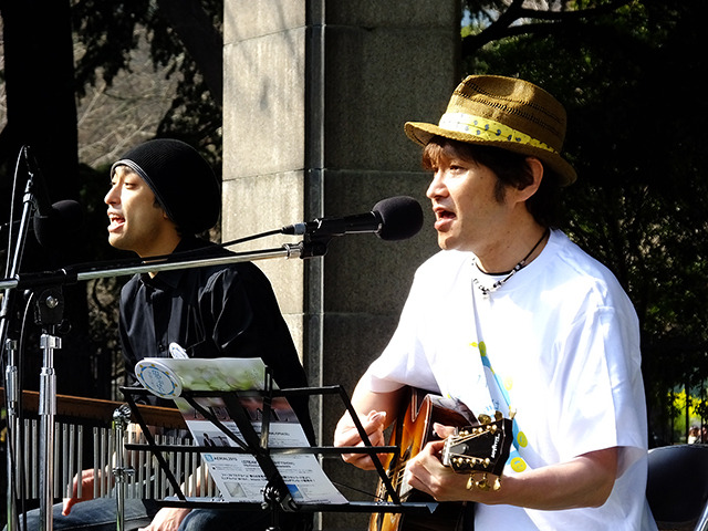 3月20日は国連が定めた「国際幸福デー」。これにあわせ日比谷公園で3月22日、「HAPPY DAY TOKYO 2015」が開催され、東北大震災の風化を防ぐ「311『つながる日』プロジェクト」らが出展。来場者たちに、震災から学んだ「つながること」の大切さを訴えた