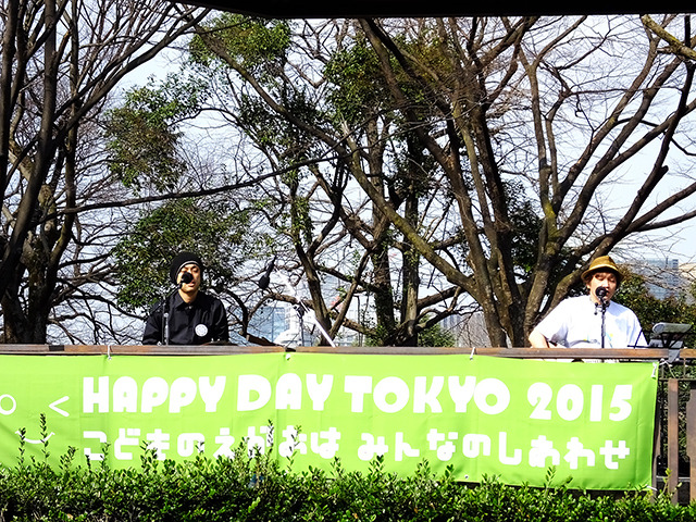 3月20日は国連が定めた「国際幸福デー」。これにあわせ日比谷公園で3月22日、「HAPPY DAY TOKYO 2015」が開催され、東北大震災の風化を防ぐ「311『つながる日』プロジェクト」らが出展。来場者たちに、震災から学んだ「つながること」の大切さを訴えた