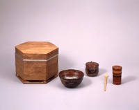 「薬師寺古材六角茶箱」　昭和時代・20世紀　三井記念美術館蔵