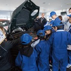 キッズメカニック体験プログラム、タイヤ点検や車両点検を学ぶ…BMW & MINI Racing 2026が新導入 画像