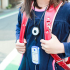 夜道・通塾の安全対策に、反射材付ネックストラップ「プティライト」 画像