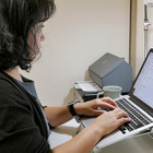 姿勢改善、肩こり・腰痛対策に「ノートPC用スタンド」レビュー 画像