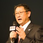 ピンクのクラウン市販化を約束…トヨタ豊田章男社長 画像