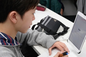 既存の教材や指導法をタブレットで実現、新システム「atom」 画像
