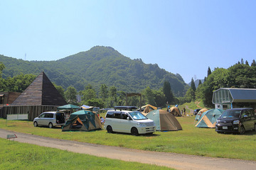 苗場スキー場、夏のゲレンデをオートキャンプ場としてオープン 画像