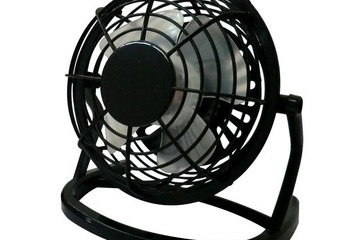 車内でもオフィスでも使えるミニ扇風機、オートバックスが発売 画像