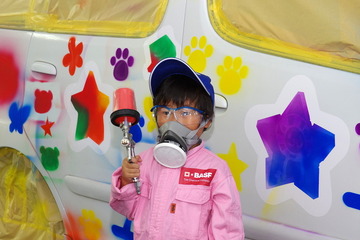 子どもたちが環境に優しい塗装体験…ネッツトヨタノヴェルとやま 画像