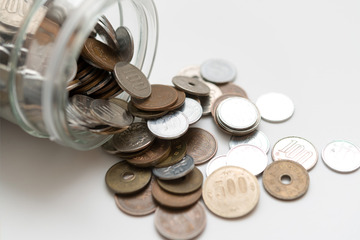 女子高校生のお小遣い、平均額は？成績によって上下も 画像