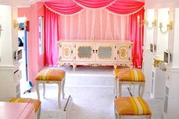 お姫様気分が味わえる「ヒロインメイクバス」発車 画像