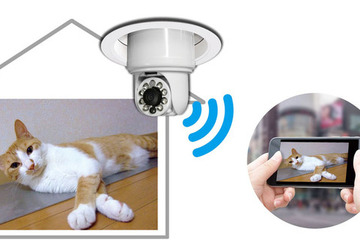 ソケットに挿すだけ、電球型ライブカメラで子どもを見守り 画像