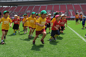 ユニクロとJFA、全国で6歳以下対象のサッカーイベント開催 画像