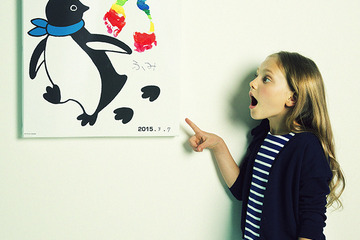 Suicaペンギンと一緒に子どもの成長を見守るアート作品を販売 画像