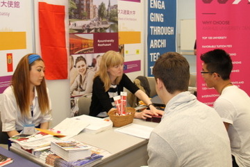 EU加盟16か国59機関が出展「欧州留学フェア」明治大6/12 画像