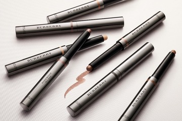 エフォートレスな目元で落ち着いた大人にランクアップ 画像