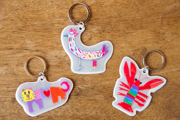 こども鞄や反射材キーホルダー…土屋鞄、子どもたちの絵を製品化 画像