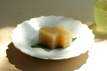 生姜の食感と白餡のほどよい甘み、HIGASHIYAから夏限定「生姜羊羹」 画像