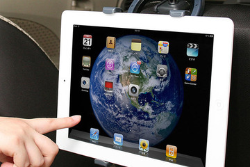 iPad/GALAXY Tabなどを壁掛けできるハンドルホルダー 画像
