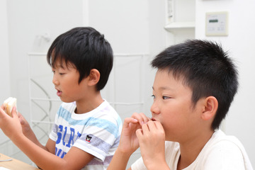 学校給食費は微増傾向、小学校4,301円・中学校4,921円 画像