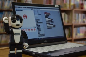 岡山県内の公立学校、プログラミング学習に「ロボホン」導入 画像