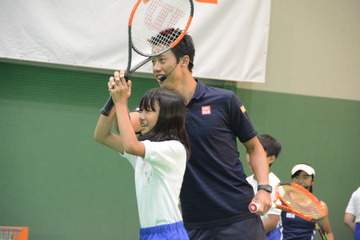 LIXIL 錦織チャレンジ、小学生とテニス交流 画像