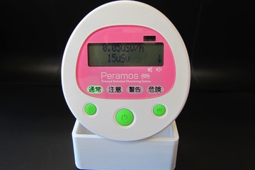 光と音で危険度がわかり、子どもも使いやすい放射線量計 画像