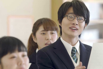 神木隆之介「子どもに危険なサイトやアプリを…」au新CMで高校生に 画像