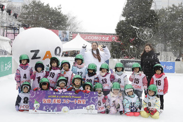 安藤美姫、さっぽろ雪まつりでスケート教室 画像