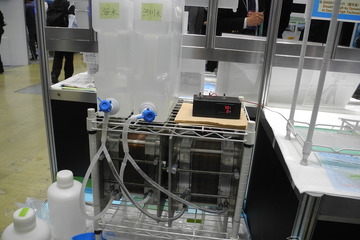 山口大、海水と淡水の塩分濃度差エネルギーで発電する装置を開発 画像