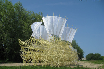 風を受け勝手に動く謎の生命体とは…テオ・ヤンセン展開幕 画像