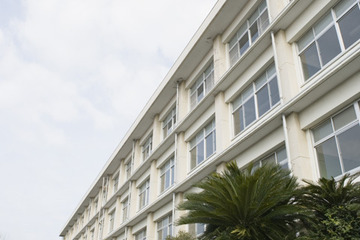 一斉休校は「賛成」42％、時期は「春休みまで」最多 画像