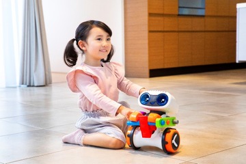 3歳から使用できる、プログラミングロボ キンダーボット 画像