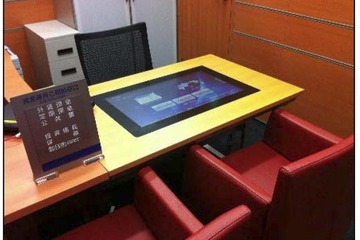 みずほ銀行、タッチパネル式テーブル型端末を店舗に試験導入 画像